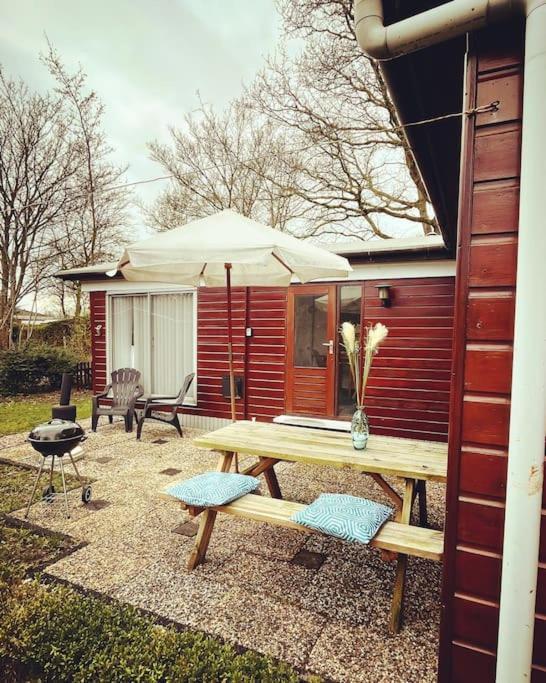 Knus Chalet Met Zwembad En Sauna Sint Maartensvlotbrug Exterior foto